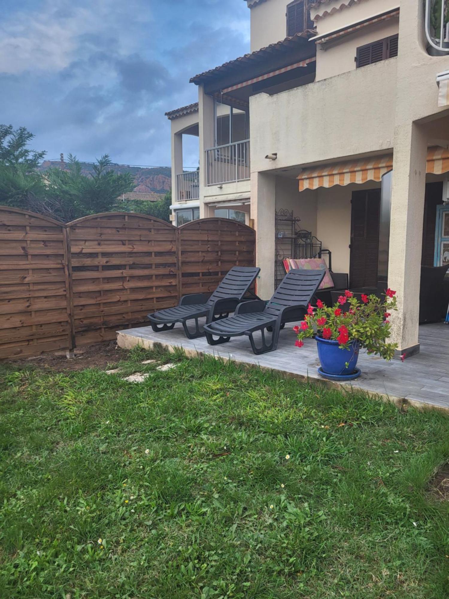 Agay Le Pti Bonheur 60M2 Rez De Jardin, En Bord De Mer Saint-Raphael  Exterior photo